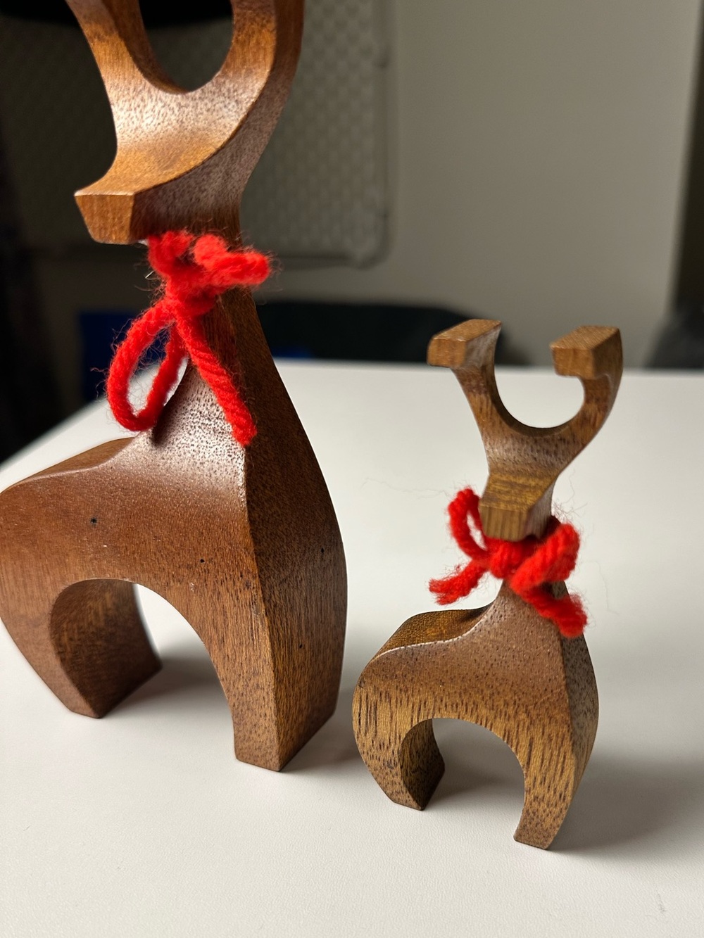 Vintage MCM Scandinavian/Danish-style Wooden Reindeer Mother & Fawn Figurine Set - Picture 2 of 13